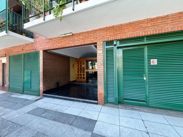 DPTO 3 AMB CON OFICINA, BALCÓN AL FRENTE Y COCHERA