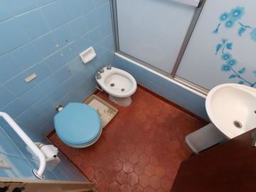 DPTO 3 AMB CON OFICINA, BALCÓN AL FRENTE Y COCHERA