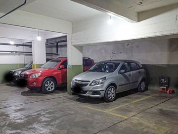 DPTO 3 AMB CON OFICINA, BALCÓN AL FRENTE Y COCHERA