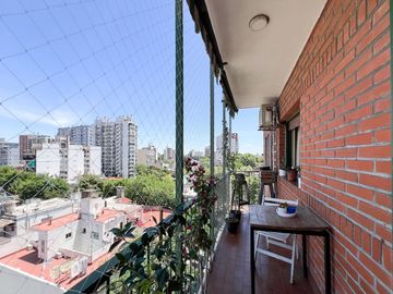 DPTO 3 AMB CON OFICINA, BALCÓN AL FRENTE Y COCHERA