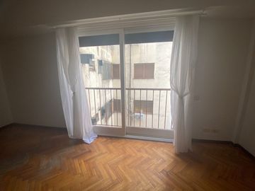 Departamento 3 amb. en venta en Flores con cochera