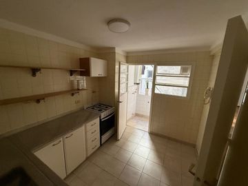 Departamento 3 amb. en venta en Flores con cochera