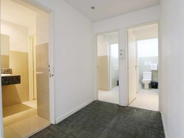 Venta Oficina + 2 cocheras en microcentro