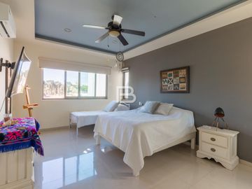 CASA EN VENTA CON ALBERCA EN CANCÚN