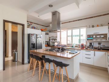 CASA EN VENTA CON ALBERCA EN CANCÚN