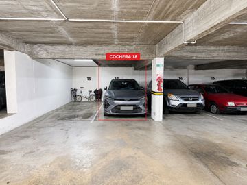 VENTA COCHERA CUBIERTA BOEDO