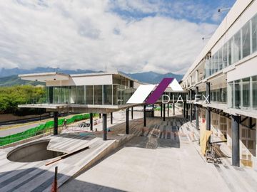 VENTA o RENTA Oficinas en La Rioja, precios de PREVENTA en Carretera Nacional, Monterrey.