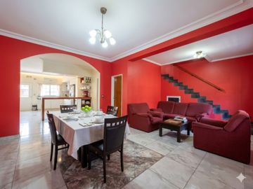 4 AMBIENTES JARDIN PILETA QUINCHO PARRILLA COCHERA