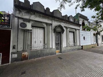 VENTA CASA 4 AMBIENTES EN VELEZ SARSFIELD TERRAZA