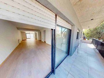 VENTA 4 AMBIENTES PATIO GUARDACOCHES FLORES