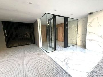 VENTA 4 AMBIENTES PATIO GUARDACOCHES FLORES