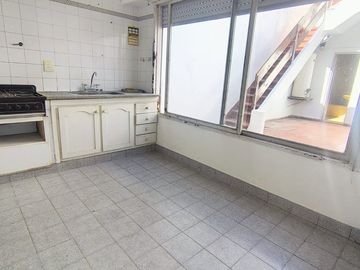 CASA 5 AMBIENTES CON PATIO COCHERA Y TERRAZA