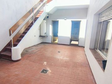 CASA 5 AMBIENTES CON PATIO COCHERA Y TERRAZA
