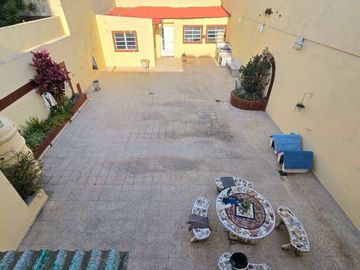 LOTE CON CASA  DE 8.66 X 31 VERSAILLES