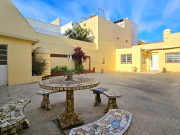 LOTE CON CASA  DE 8.66 X 31 VERSAILLES