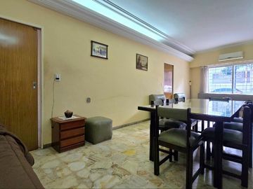 LOTE CON CASA  DE 8.66 X 31 VERSAILLES