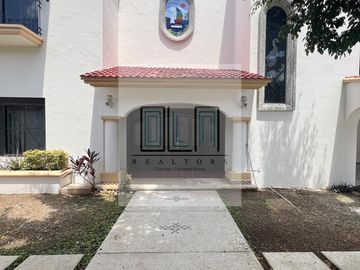 Casa en venta con estilo Colonial