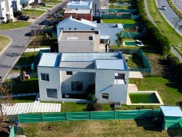 VENTA CASA 5 AMBIENTES PUERTOS DEL LAGO