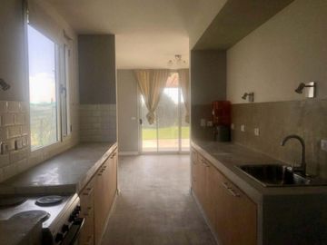 VENTA CASA 5 AMBIENTES PUERTOS DEL LAGO