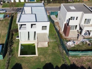 VENTA CASA 5 AMBIENTES PUERTOS DEL LAGO
