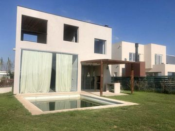 VENTA CASA 5 AMBIENTES PUERTOS DEL LAGO