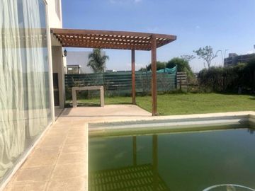 VENTA CASA 5 AMBIENTES PUERTOS DEL LAGO
