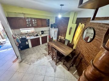 CASA 8 AMBIENTES RENTA ISIDRO CASANOVA