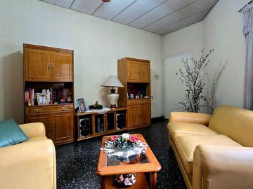 CASA VENTA 3 AMBIENTES MAS DEPENDECIA COCHERA
