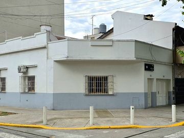 CASA VENTA 3 AMBIENTES MAS DEPENDECIA COCHERA