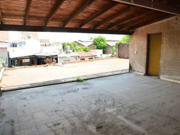 CASA 5 AMBIENTES COCHERA LOCAL AVELLANEDA