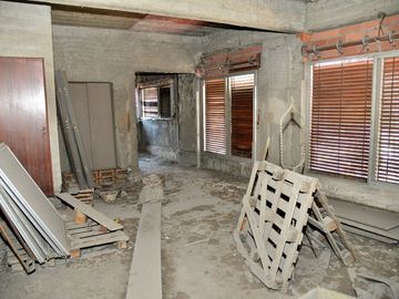 CASA 5 AMBIENTES COCHERA LOCAL AVELLANEDA