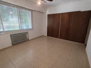 VENTA CASA 4 AMBIENTES MULTIFAMILIAR COCHERA