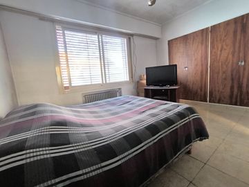 VENTA CASA 4 AMBIENTES MULTIFAMILIAR COCHERA