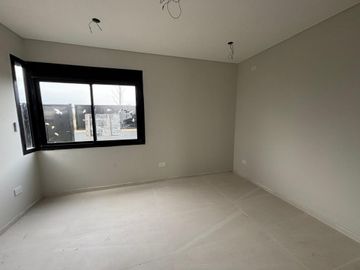 VENTA CASA A ESTRENAR 2 DORMI COCHERA PILETA