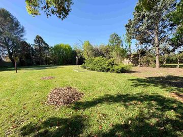 LOTE ARBOLADO EN VENTA . FRENTE SUR  1187 M2 FUNES