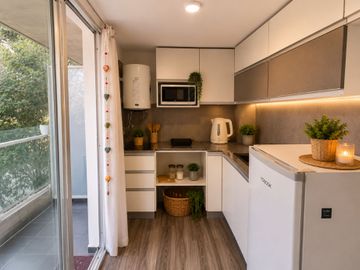 MODERNO MONOAMBIENTE CON BALCÓN EN VENTA. LOURDES