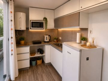 MODERNO MONOAMBIENTE CON BALCÓN EN VENTA. LOURDES