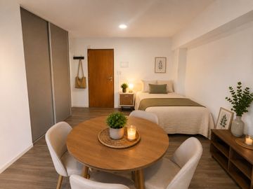 MODERNO MONOAMBIENTE CON BALCÓN EN VENTA. LOURDES