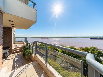 DUPLEX EN VENTA CON VISTA AL RÍO. PATIO EXCLUSIVO