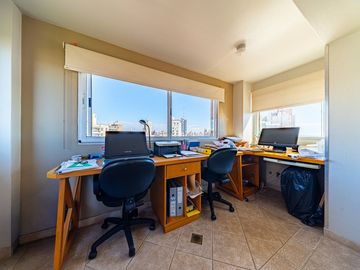 DUPLEX EN VENTA CON VISTA AL RÍO. PATIO EXCLUSIVO