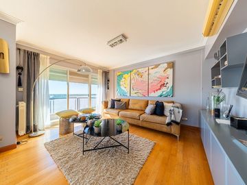 DUPLEX EN VENTA CON VISTA AL RÍO. PATIO EXCLUSIVO