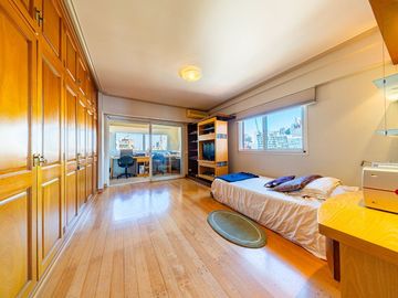 DUPLEX EN VENTA CON VISTA AL RÍO. PATIO EXCLUSIVO
