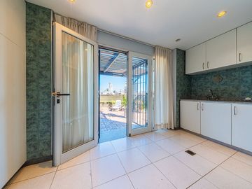 DUPLEX EN VENTA CON VISTA AL RÍO. PATIO EXCLUSIVO