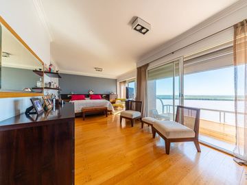 DUPLEX EN VENTA CON VISTA AL RÍO. PATIO EXCLUSIVO