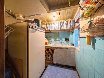 CASA EN VENTA DE 3 DORMITORIOS COCHERA. ARROYITO