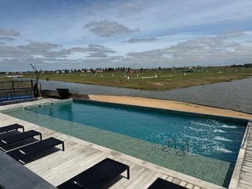 VENTA LOTE  FUNES LAKES FRENTE SUR - OPORTUNIDAD!!