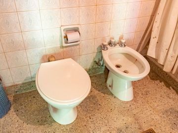 CASA 3 DORMI CON PATIO Y QUINCHO EN VENTA ABASTO