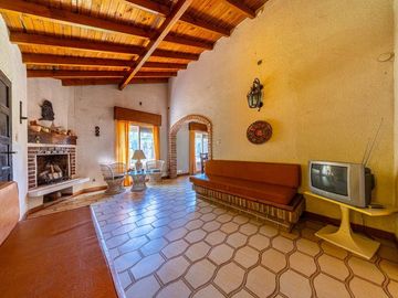 VTA CASA 2 DORMITORIOS Y GRAN TERRENO EN FUNES