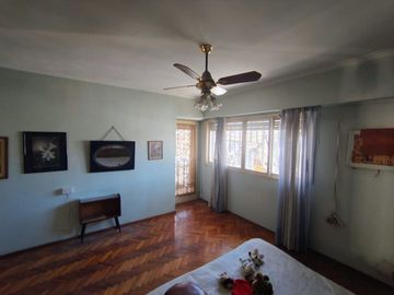 AMPLIA CASA 4 DORM CON BALCON ATERRAZADO Y PATIO