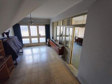 AMPLIA CASA 4 DORM CON BALCON ATERRAZADO Y PATIO